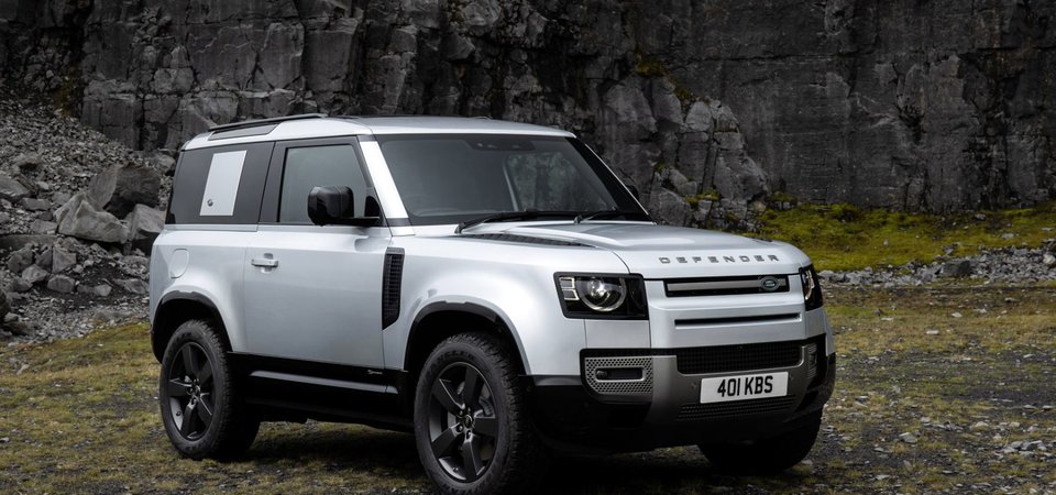 Land Rover Defender vs Jeep Wranger: prestige, equipment, or both?