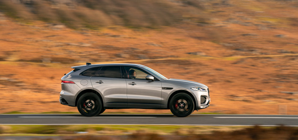 Jaguar F-Pace 2022 vs Mercedes-Benz GLC 2021 : style rafraîchi et nouveaux moteurs