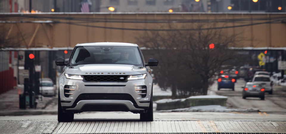 Range Rover Evoque 2022 vs Lexus NX 2022 : puissance, agilité et dynamique de pointe