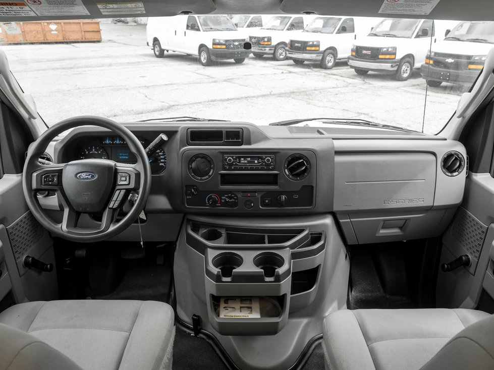2022 Ford E-450 cutaway-18
