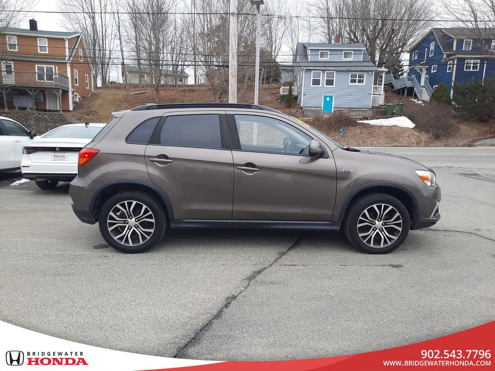 Mitsubishi RVR SE LTD 2018-4