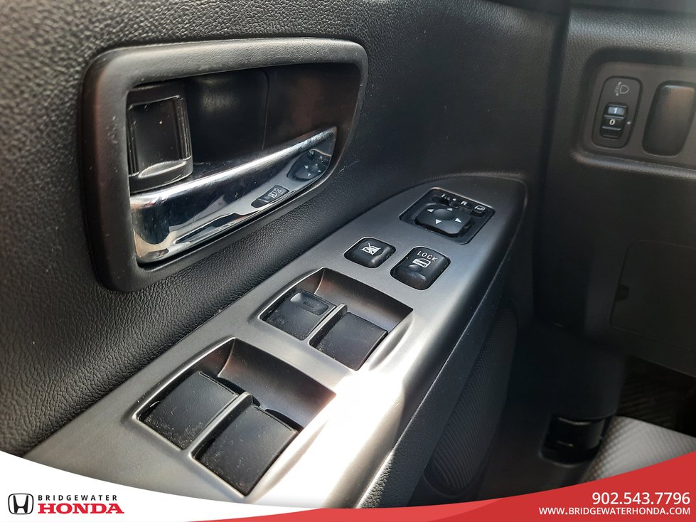 2018 Mitsubishi RVR SE LTD-1