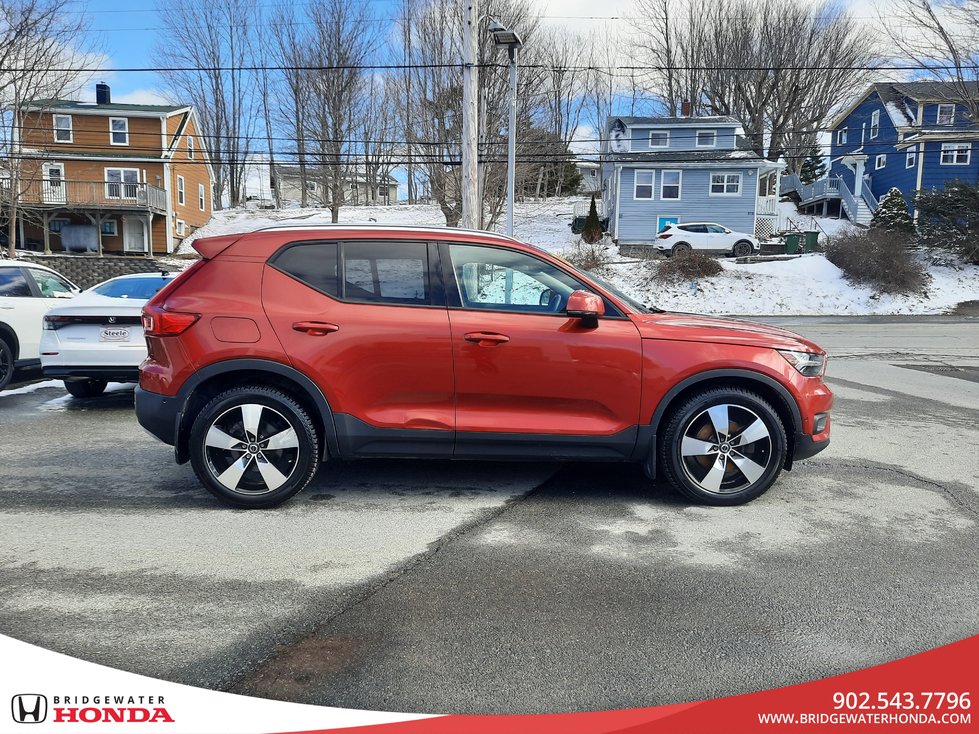 2019 Volvo XC40 Momentum-4