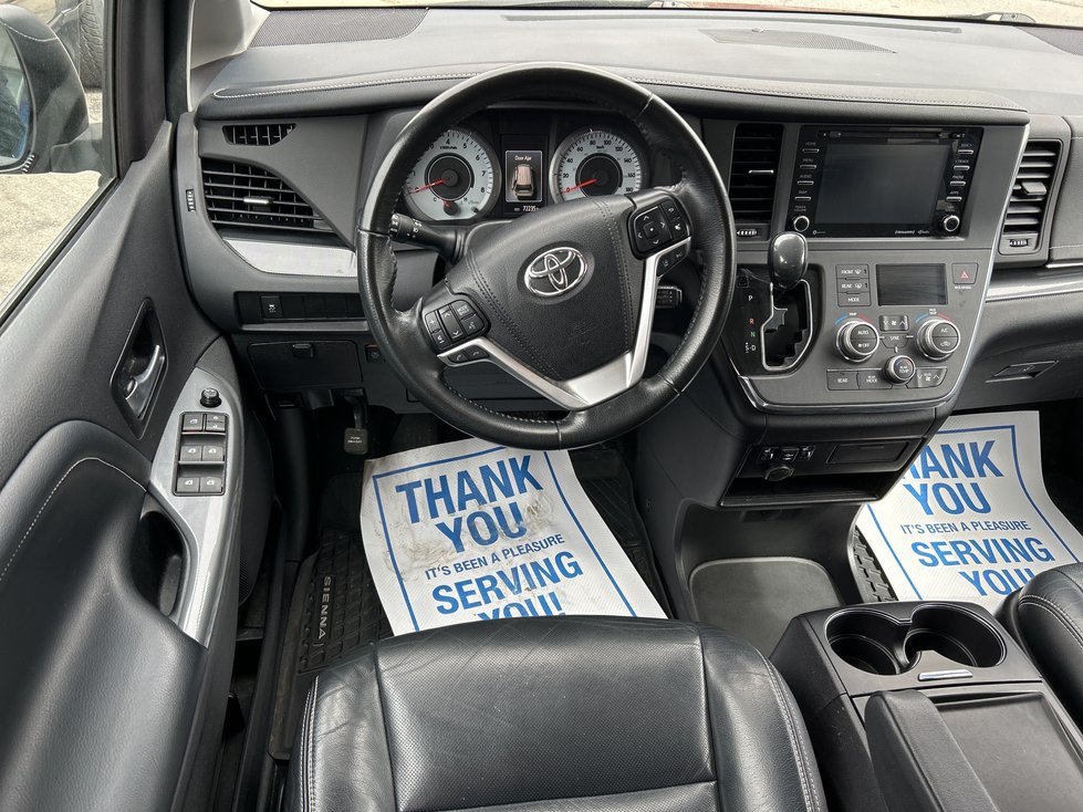 2019 Toyota Sienna SE-10