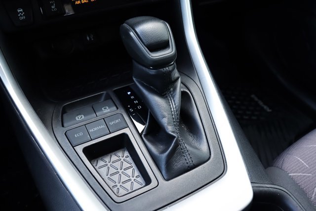 2019 Toyota RAV4 LE, Heated Front Seats, Apple Carplay, Bluetooth, Blind Spot Monitor, Clean Carfax-11