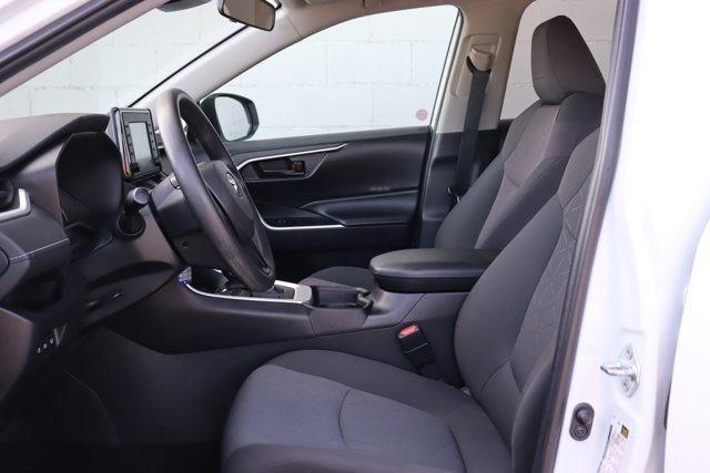 2019 Toyota RAV4 LE, Heated Front Seats, Apple Carplay, Bluetooth, Blind Spot Monitor, Clean Carfax-6