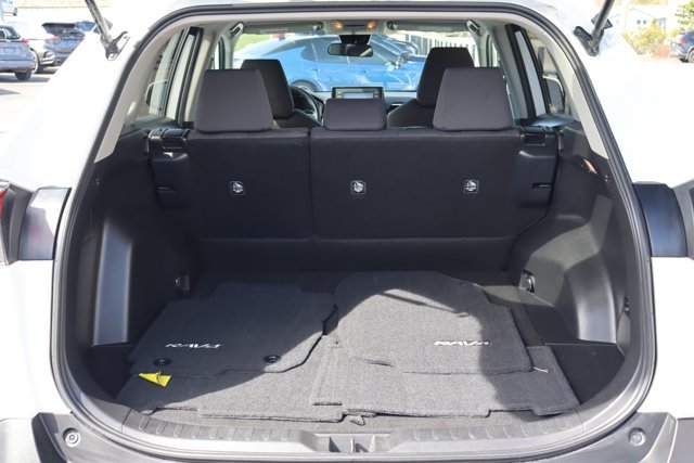 2019 Toyota RAV4 LE, Heated Front Seats, Apple Carplay, Bluetooth, Blind Spot Monitor, Clean Carfax-15